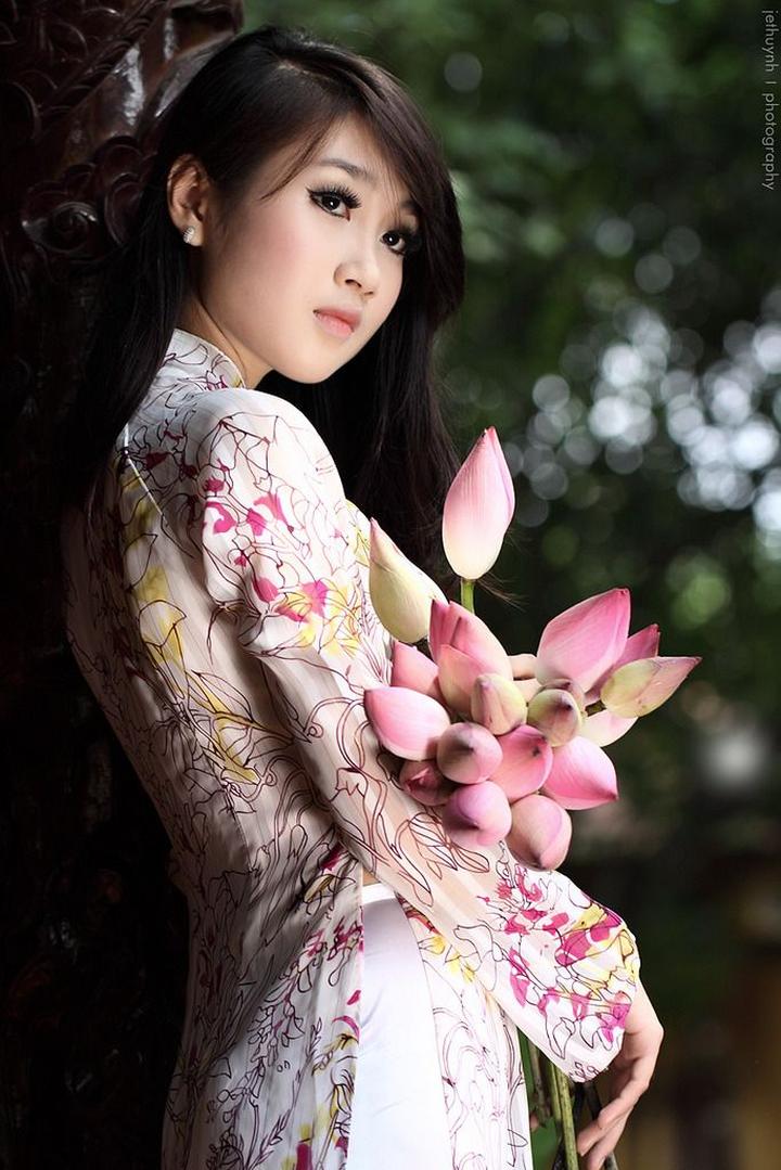 Nội dung: Trong một bóng mát trong mùa hè nóng bỏng, một cột mốc trong lịch sử nhạc
